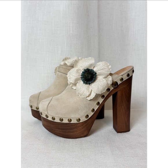 CHANEL Shoes - CHANEL Cream Floral Platform Mules